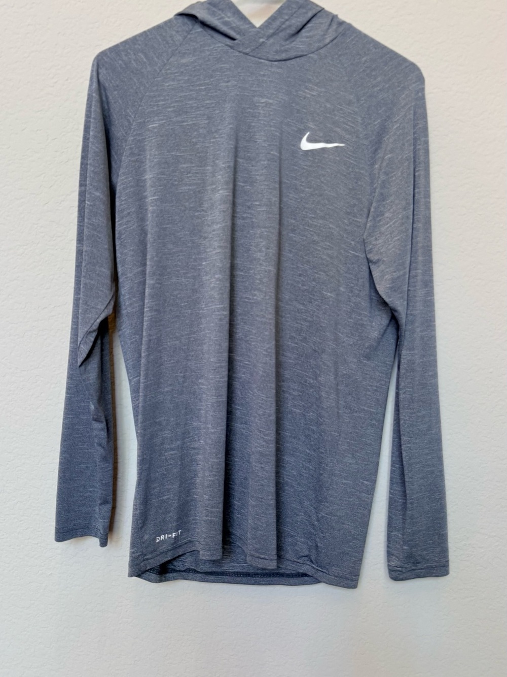 Nike Men’s Gray Heathered Dri-FIT Long-Sleeve Hoodie
